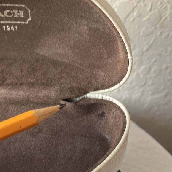 Coach: Ginger (S496) Sunglasses- gray gradient lens with white case - Picture 12 of 16